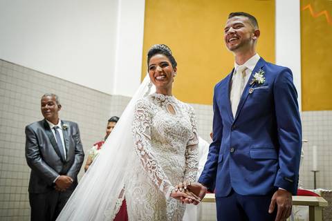 casamento-casar-religioso-noiva-igreja-catedral-uberlandia-fernanda-naves-make-aliança-buque-brinco-vestido-brinde-wedding-daniel-custodio-fotos-fotografias-amor-festa-buffet-dj-dançar-pista-flores-cerimonial-minas-gerais-terno-espaço-de-noiva-chacara-'