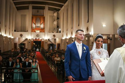 casamento-casar-religioso-noiva-igreja-catedral-uberlandia-fernanda-naves-make-aliança-buque-brinco-vestido-brinde-wedding-daniel-custodio-fotos-fotografias-amor-festa-buffet-dj-dançar-pista-flores-cerimonial-minas-gerais-terno-espaço-de-noiva-chacara-'