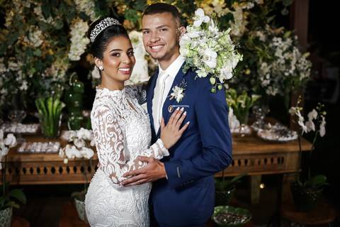 casamento-casar-religioso-noiva-igreja-catedral-uberlandia-fernanda-naves-make-aliança-buque-brinco-vestido-brinde-wedding-daniel-custodio-fotos-fotografias-amor-festa-buffet-dj-dançar-pista-flores-cerimonial-minas-gerais-terno-espaço-de-noiva-chacara-'