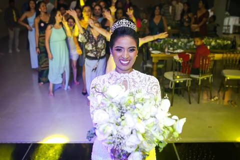 casamento-casar-religioso-noiva-igreja-catedral-uberlandia-fernanda-naves-make-aliança-buque-brinco-vestido-brinde-wedding-daniel-custodio-fotos-fotografias-amor-festa-buffet-dj-dançar-pista-flores-cerimonial-minas-gerais-terno-espaço-de-noiva-chacara-'