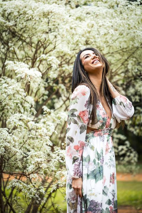 pre-wedding-floresta-do-lobo-uberlandia-ensaio-fotos-casamento-namorados-daniel-custodio-retrato-cerimonia-religioso-noiva-noivo-buque-civil-buffet-festa-amor-expontanea-fotografias-igreja-chacara-vestido-terno-sapato-aliança-noivado-campo-por-do-sol'