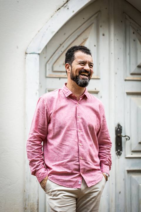 pre-wedding-floresta-do-lobo-uberlandia-ensaio-fotos-casamento-namorados-daniel-custodio-retrato-cerimonia-religioso-noiva-noivo-buque-civil-buffet-festa-amor-expontanea-fotografias-igreja-chacara-vestido-terno-sapato-aliança-noivado-campo-por-do-sol'