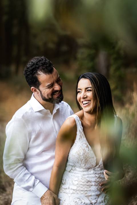 pre-wedding-floresta-do-lobo-uberlandia-ensaio-fotos-casamento-namorados-daniel-custodio-retrato-cerimonia-religioso-noiva-noivo-buque-civil-buffet-festa-amor-expontanea-fotografias-igreja-chacara-vestido-terno-sapato-aliança-noivado-campo-por-do-sol'