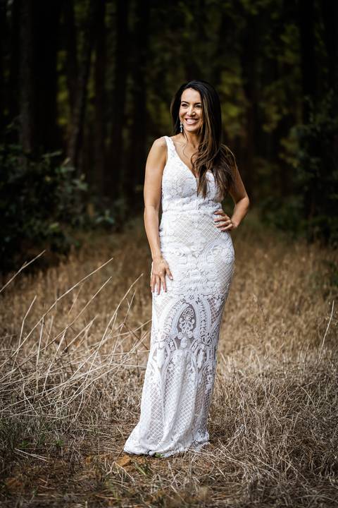 pre-wedding-floresta-do-lobo-uberlandia-ensaio-fotos-casamento-namorados-daniel-custodio-retrato-cerimonia-religioso-noiva-noivo-buque-civil-buffet-festa-amor-expontanea-fotografias-igreja-chacara-vestido-terno-sapato-aliança-noivado-campo-por-do-sol'