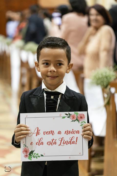 casamento-igreja-cerimonia-religioso-araguari-uberlandia-minas-gerias-casar-wedding-foto-fotografias-retrato-noiva-noivo-daniel-custodio-amor-vestido-terno-buque-mae-make-off-buque-madrinha-padrinho-ensaio-mini-cerimonia-festa-dj-banda-buffet-cerimonial-'