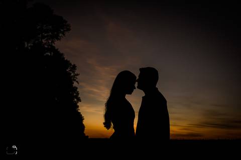 casamento-casar-fotografias-foto-fotografo-noiva-buque-noivo-terno-make-vestido-espaço-madrinha-brinde-padrinhos-maquiagem-cerimonia-por-do-sol-daniel-custodio-fotografo-em-uberlandia-minas-gerais-amor-cerimonial-dj-buffet-pista-de-dança-musical-igreja-'