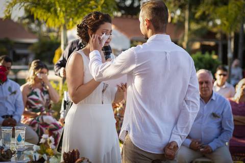 casamento-casar-fotografias-foto-fotografo-noiva-buque-noivo-terno-make-vestido-espaço-madrinha-brinde-padrinhos-maquiagem-cerimonia-por-do-sol-daniel-custodio-fotografo-em-uberlandia-minas-gerais-amor-cerimonial-dj-buffet-pista-de-dança-musical-igreja-'