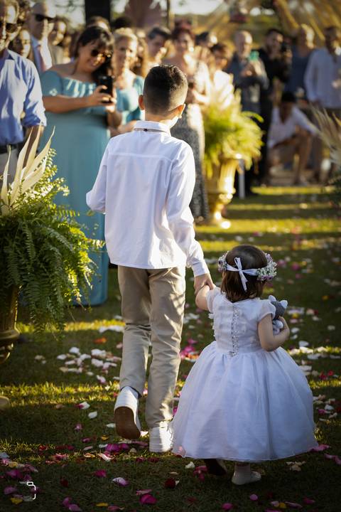 casamento-casar-fotografias-foto-fotografo-noiva-buque-noivo-terno-make-vestido-espaço-madrinha-brinde-padrinhos-maquiagem-cerimonia-por-do-sol-daniel-custodio-fotografo-em-uberlandia-minas-gerais-amor-cerimonial-dj-buffet-pista-de-dança-musical-igreja-'