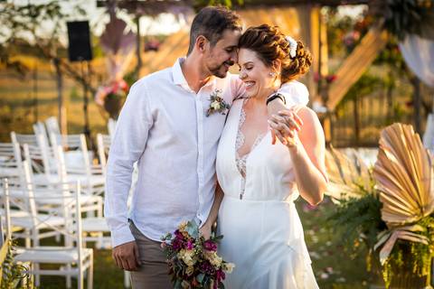 casamento-casar-fotografias-foto-fotografo-noiva-buque-noivo-terno-make-vestido-espaço-madrinha-brinde-padrinhos-maquiagem-cerimonia-por-do-sol-daniel-custodio-fotografo-em-uberlandia-minas-gerais-amor-cerimonial-dj-buffet-pista-de-dança-musical-igreja-'
