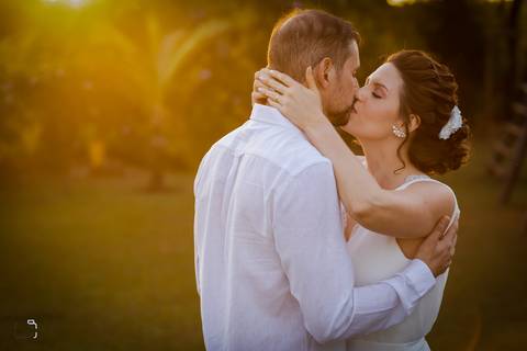 casamento-casar-fotografias-foto-fotografo-noiva-buque-noivo-terno-make-vestido-espaço-madrinha-brinde-padrinhos-maquiagem-cerimonia-por-do-sol-daniel-custodio-fotografo-em-uberlandia-minas-gerais-amor-cerimonial-dj-buffet-pista-de-dança-musical-igreja-'