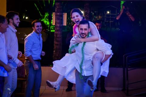 casamento-casar-fotografias-foto-fotografo-noiva-buque-noivo-terno-make-vestido-espaço-madrinha-brinde-padrinhos-maquiagem-cerimonia-por-do-sol-daniel-custodio-fotografo-em-uberlandia-minas-gerais-amor-cerimonial-dj-buffet-pista-de-dança-musical-igreja-'