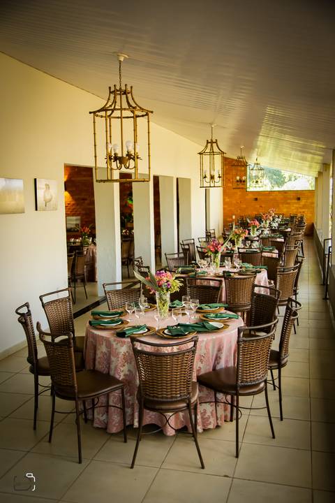 casamento-casar-fotografias-foto-fotografo-noiva-buque-noivo-terno-make-vestido-espaço-madrinha-brinde-padrinhos-maquiagem-cerimonia-por-do-sol-daniel-custodio-fotografo-em-uberlandia-minas-gerais-amor-cerimonial-dj-buffet-pista-de-dança-musical-igreja-'