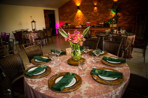 casamento-casar-fotografias-foto-fotografo-noiva-buque-noivo-terno-make-vestido-espaço-madrinha-brinde-padrinhos-maquiagem-cerimonia-por-do-sol-daniel-custodio-fotografo-em-uberlandia-minas-gerais-amor-cerimonial-dj-buffet-pista-de-dança-musical-igreja-'