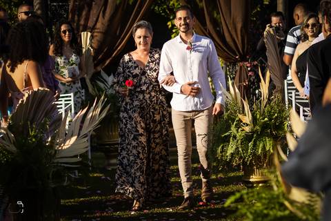 casamento-casar-fotografias-foto-fotografo-noiva-buque-noivo-terno-make-vestido-espaço-madrinha-brinde-padrinhos-maquiagem-cerimonia-por-do-sol-daniel-custodio-fotografo-em-uberlandia-minas-gerais-amor-cerimonial-dj-buffet-pista-de-dança-musical-igreja-'