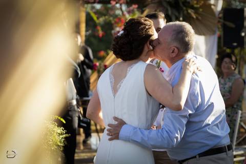 casamento-casar-fotografias-foto-fotografo-noiva-buque-noivo-terno-make-vestido-espaço-madrinha-brinde-padrinhos-maquiagem-cerimonia-por-do-sol-daniel-custodio-fotografo-em-uberlandia-minas-gerais-amor-cerimonial-dj-buffet-pista-de-dança-musical-igreja-'