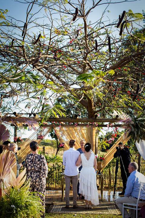 casamento-casar-fotografias-foto-fotografo-noiva-buque-noivo-terno-make-vestido-espaço-madrinha-brinde-padrinhos-maquiagem-cerimonia-por-do-sol-daniel-custodio-fotografo-em-uberlandia-minas-gerais-amor-cerimonial-dj-buffet-pista-de-dança-musical-igreja-'