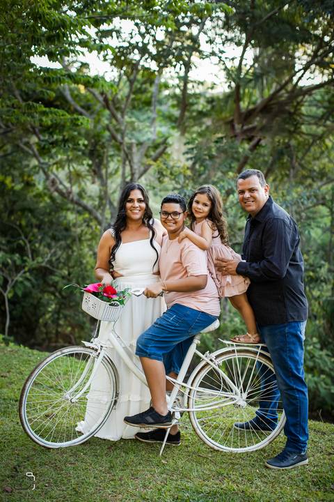 ensaio-familia-pre-wedding-casar-fotos-fotografias-retrato-daniel-custodio-uberlandia-araguari-minas-gerias-cerimonia-por-do-sol-cerimonial-buque-noiva-noivo-noiva-padrinho-madrinha-buffet-cinegrafista-video-canon-cachoeira-criativo-expontaneas-fotografia'
