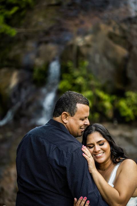 ensaio-familia-pre-wedding-casar-fotos-fotografias-retrato-daniel-custodio-uberlandia-araguari-minas-gerias-cerimonia-por-do-sol-cerimonial-buque-noiva-noivo-noiva-padrinho-madrinha-buffet-cinegrafista-video-canon-cachoeira-criativo-expontaneas-fotografia'