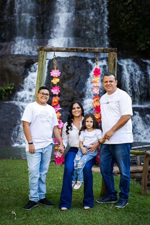 ensaio-familia-pre-wedding-casar-fotos-fotografias-retrato-daniel-custodio-uberlandia-araguari-minas-gerias-cerimonia-por-do-sol-cerimonial-buque-noiva-noivo-noiva-padrinho-madrinha-buffet-cinegrafista-video-canon-cachoeira-criativo-expontaneas-fotografia'