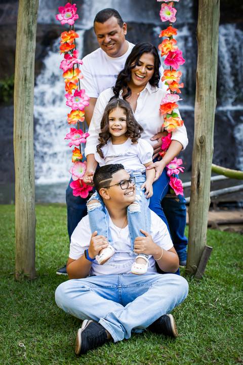 ensaio-familia-pre-wedding-casar-fotos-fotografias-retrato-daniel-custodio-uberlandia-araguari-minas-gerias-cerimonia-por-do-sol-cerimonial-buque-noiva-noivo-noiva-padrinho-madrinha-buffet-cinegrafista-video-canon-cachoeira-criativo-expontaneas-fotografia'