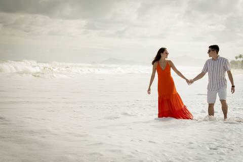 pre-wedding-rio-de-janeiro-cristo-redentor-bondinho-copacabana-barra-da-tijuca-apoador-praia-ensaio-noiva-noivo-casamento-na-praia-cerimonia-casar-fotos-na-praia-wedding-brasil-fotografo-mini-casamento-daniel-custodio-minas-uberlandia-fotos-retrato-filme-'