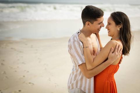 pre-wedding-rio-de-janeiro-cristo-redentor-bondinho-copacabana-barra-da-tijuca-apoador-praia-ensaio-noiva-noivo-casamento-na-praia-cerimonia-casar-fotos-na-praia-wedding-brasil-fotografo-mini-casamento-daniel-custodio-minas-uberlandia-fotos-retrato-filme-'