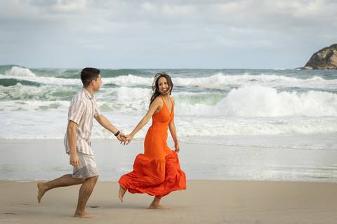 pre-wedding-rio-de-janeiro-cristo-redentor-bondinho-copacabana-barra-da-tijuca-apoador-praia-ensaio-noiva-noivo-casamento-na-praia-cerimonia-casar-fotos-na-praia-wedding-brasil-fotografo-mini-casamento-daniel-custodio-minas-uberlandia-fotos-retrato-filme-'