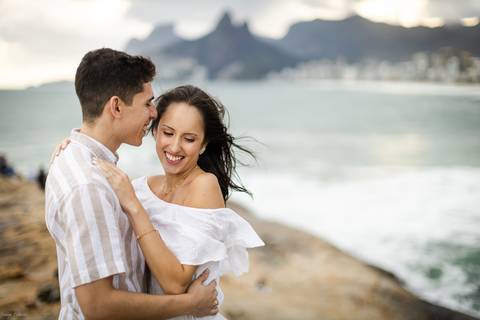 pre-wedding-rio-de-janeiro-cristo-redentor-bondinho-copacabana-barra-da-tijuca-apoador-praia-ensaio-noiva-noivo-casamento-na-praia-cerimonia-casar-fotos-na-praia-wedding-brasil-fotografo-mini-casamento-daniel-custodio-minas-uberlandia-fotos-retrato-filme-'