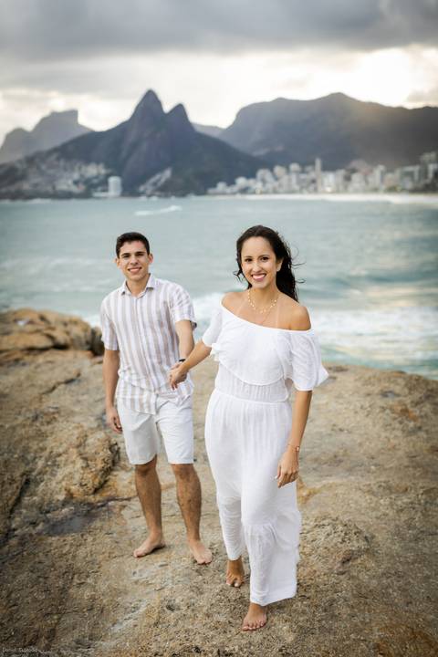 pre-wedding-rio-de-janeiro-cristo-redentor-bondinho-copacabana-barra-da-tijuca-apoador-praia-ensaio-noiva-noivo-casamento-na-praia-cerimonia-casar-fotos-na-praia-wedding-brasil-fotografo-mini-casamento-daniel-custodio-minas-uberlandia-fotos-retrato-filme-'