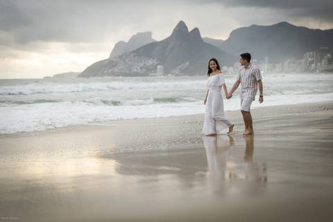 pre-wedding-rio-de-janeiro-cristo-redentor-bondinho-copacabana-barra-da-tijuca-apoador-praia-ensaio-noiva-noivo-casamento-na-praia-cerimonia-casar-fotos-na-praia-wedding-brasil-fotografo-mini-casamento-daniel-custodio-minas-uberlandia-fotos-retrato-filme-'