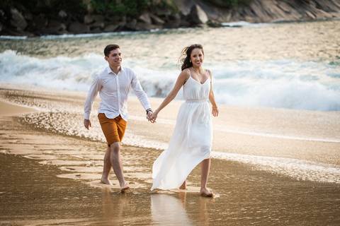 pre-wedding-rio-de-janeiro-cristo-redentor-bondinho-copacabana-barra-da-tijuca-apoador-praia-ensaio-noiva-noivo-casamento-na-praia-cerimonia-casar-fotos-na-praia-wedding-brasil-fotografo-mini-casamento-daniel-custodio-minas-uberlandia-fotos-retrato-filme-'