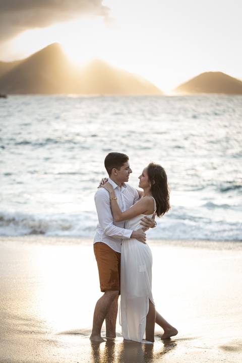 pre-wedding-rio-de-janeiro-cristo-redentor-bondinho-copacabana-barra-da-tijuca-apoador-praia-ensaio-noiva-noivo-casamento-na-praia-cerimonia-casar-fotos-na-praia-wedding-brasil-fotografo-mini-casamento-daniel-custodio-minas-uberlandia-fotos-retrato-filme-'