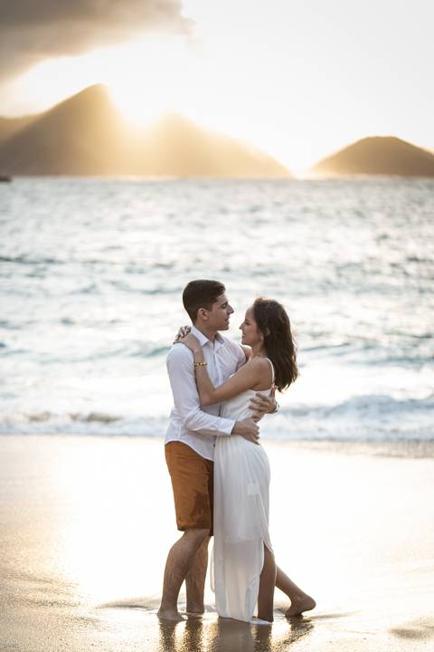 pre-wedding-rio-de-janeiro-cristo-redentor-bondinho-copacabana-barra-da-tijuca-apoador-praia-ensaio-noiva-noivo-casamento-na-praia-cerimonia-casar-fotos-na-praia-wedding-brasil-fotografo-mini-casamento-daniel-custodio-minas-uberlandia-fotos-retrato-filme-'