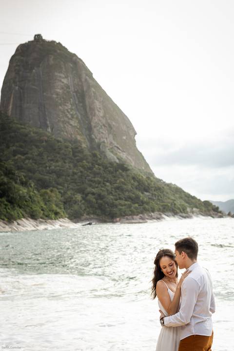 pre-wedding-rio-de-janeiro-cristo-redentor-bondinho-copacabana-barra-da-tijuca-apoador-praia-ensaio-noiva-noivo-casamento-na-praia-cerimonia-casar-fotos-na-praia-wedding-brasil-fotografo-mini-casamento-daniel-custodio-minas-uberlandia-fotos-retrato-filme-'
