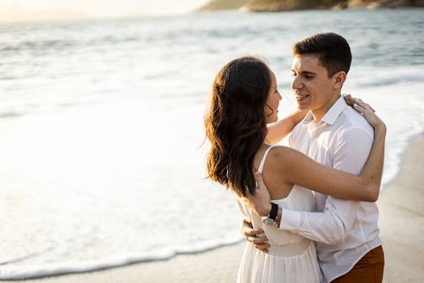 pre-wedding-rio-de-janeiro-cristo-redentor-bondinho-copacabana-barra-da-tijuca-apoador-praia-ensaio-noiva-noivo-casamento-na-praia-cerimonia-casar-fotos-na-praia-wedding-brasil-fotografo-mini-casamento-daniel-custodio-minas-uberlandia-fotos-retrato-filme-'