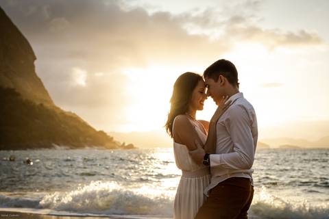 pre-wedding-rio-de-janeiro-cristo-redentor-bondinho-copacabana-barra-da-tijuca-apoador-praia-ensaio-noiva-noivo-casamento-na-praia-cerimonia-casar-fotos-na-praia-wedding-brasil-fotografo-mini-casamento-daniel-custodio-minas-uberlandia-fotos-retrato-filme-'