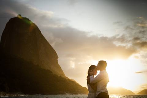 pre-wedding-rio-de-janeiro-cristo-redentor-bondinho-copacabana-barra-da-tijuca-apoador-praia-ensaio-noiva-noivo-casamento-na-praia-cerimonia-casar-fotos-na-praia-wedding-brasil-fotografo-mini-casamento-daniel-custodio-minas-uberlandia-fotos-retrato-filme-'