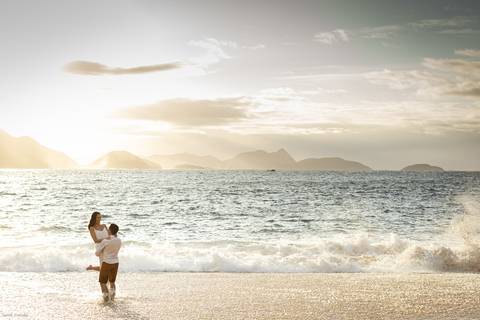 pre-wedding-rio-de-janeiro-cristo-redentor-bondinho-copacabana-barra-da-tijuca-apoador-praia-ensaio-noiva-noivo-casamento-na-praia-cerimonia-casar-fotos-na-praia-wedding-brasil-fotografo-mini-casamento-daniel-custodio-minas-uberlandia-fotos-retrato-filme-'