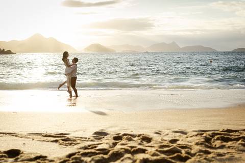 pre-wedding-rio-de-janeiro-cristo-redentor-bondinho-copacabana-barra-da-tijuca-apoador-praia-ensaio-noiva-noivo-casamento-na-praia-cerimonia-casar-fotos-na-praia-wedding-brasil-fotografo-mini-casamento-daniel-custodio-minas-uberlandia-fotos-retrato-filme-'