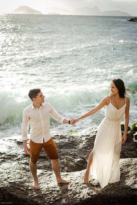 pre-wedding-rio-de-janeiro-cristo-redentor-bondinho-copacabana-barra-da-tijuca-apoador-praia-ensaio-noiva-noivo-casamento-na-praia-cerimonia-casar-fotos-na-praia-wedding-brasil-fotografo-mini-casamento-daniel-custodio-minas-uberlandia-fotos-retrato-filme-'