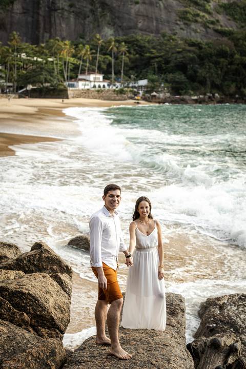 pre-wedding-rio-de-janeiro-cristo-redentor-bondinho-copacabana-barra-da-tijuca-apoador-praia-ensaio-noiva-noivo-casamento-na-praia-cerimonia-casar-fotos-na-praia-wedding-brasil-fotografo-mini-casamento-daniel-custodio-minas-uberlandia-fotos-retrato-filme-'