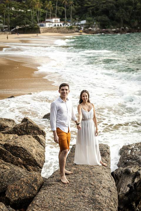 pre-wedding-rio-de-janeiro-cristo-redentor-bondinho-copacabana-barra-da-tijuca-apoador-praia-ensaio-noiva-noivo-casamento-na-praia-cerimonia-casar-fotos-na-praia-wedding-brasil-fotografo-mini-casamento-daniel-custodio-minas-uberlandia-fotos-retrato-filme-'