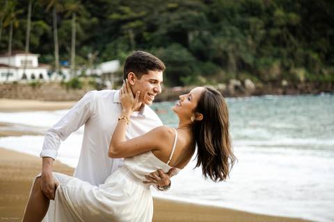 pre-wedding-rio-de-janeiro-cristo-redentor-bondinho-copacabana-barra-da-tijuca-apoador-praia-ensaio-noiva-noivo-casamento-na-praia-cerimonia-casar-fotos-na-praia-wedding-brasil-fotografo-mini-casamento-daniel-custodio-minas-uberlandia-fotos-retrato-filme-'