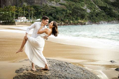 pre-wedding-rio-de-janeiro-cristo-redentor-bondinho-copacabana-barra-da-tijuca-apoador-praia-ensaio-noiva-noivo-casamento-na-praia-cerimonia-casar-fotos-na-praia-wedding-brasil-fotografo-mini-casamento-daniel-custodio-minas-uberlandia-fotos-retrato-filme-'