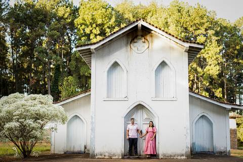 pre-wedding-ensaio-casal-namoro-fotos-retrato-fotografias-fotografo-floresta-do-lobo-por-do-sol-daniel-custodio-cerimonia-noiva-noivo-buque-cerimonial-uberlandia-aragauari-patos-de-minas-madrinha-padrinho-vestido-filmagem-tik-tok-igreja-terno-dj-buffet-'