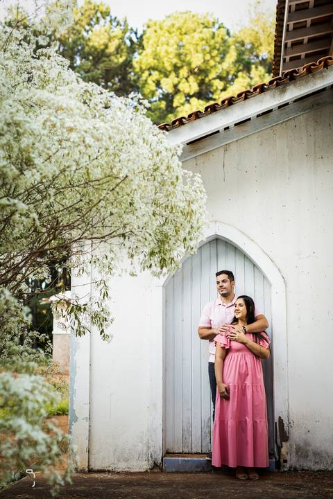 pre-wedding-ensaio-casal-namoro-fotos-retrato-fotografias-fotografo-floresta-do-lobo-por-do-sol-daniel-custodio-cerimonia-noiva-noivo-buque-cerimonial-uberlandia-aragauari-patos-de-minas-madrinha-padrinho-vestido-filmagem-tik-tok-igreja-terno-dj-buffet-'