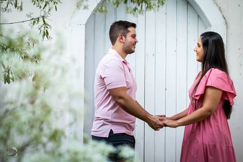 pre-wedding-ensaio-casal-namoro-fotos-retrato-fotografias-fotografo-floresta-do-lobo-por-do-sol-daniel-custodio-cerimonia-noiva-noivo-buque-cerimonial-uberlandia-aragauari-patos-de-minas-madrinha-padrinho-vestido-filmagem-tik-tok-igreja-terno-dj-buffet-'