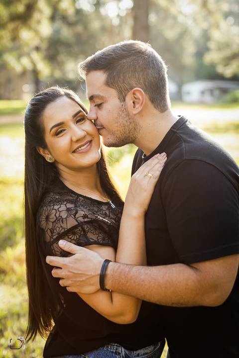 pre-wedding-ensaio-casal-namoro-fotos-retrato-fotografias-fotografo-floresta-do-lobo-por-do-sol-daniel-custodio-cerimonia-noiva-noivo-buque-cerimonial-uberlandia-aragauari-patos-de-minas-madrinha-padrinho-vestido-filmagem-tik-tok-igreja-terno-dj-buffet-'