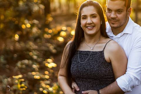 pre-wedding-ensaio-casal-namoro-fotos-retrato-fotografias-fotografo-floresta-do-lobo-por-do-sol-daniel-custodio-cerimonia-noiva-noivo-buque-cerimonial-uberlandia-aragauari-patos-de-minas-madrinha-padrinho-vestido-filmagem-tik-tok-igreja-terno-dj-buffet-'