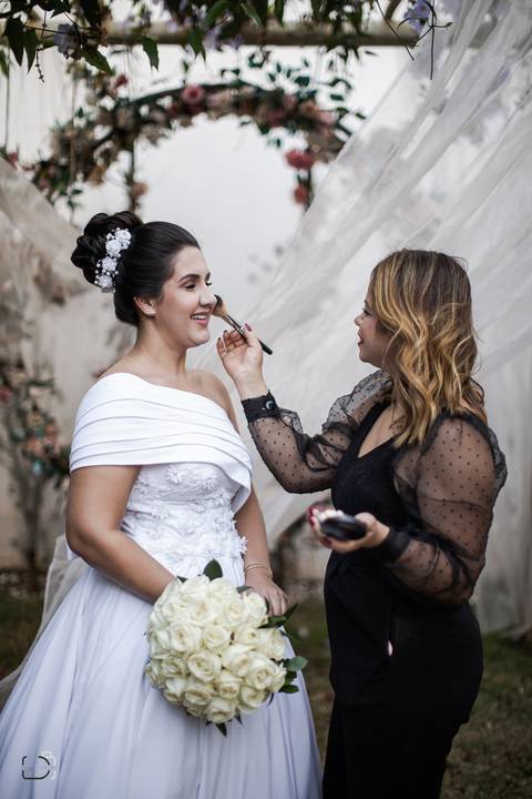 make-off-noiva-noivo-maquiagem-peteados-buque-vestido-atelie-terno-fotos-fotografo-fotografias-retrato-daniel-custodio-album-casamento-casar-cerimonia-igreja-cerimonial-por-do-sol-chacara-madrinha-padrinho-pre-wedding-recepção-festa-buffet-dj-pista-amor-'